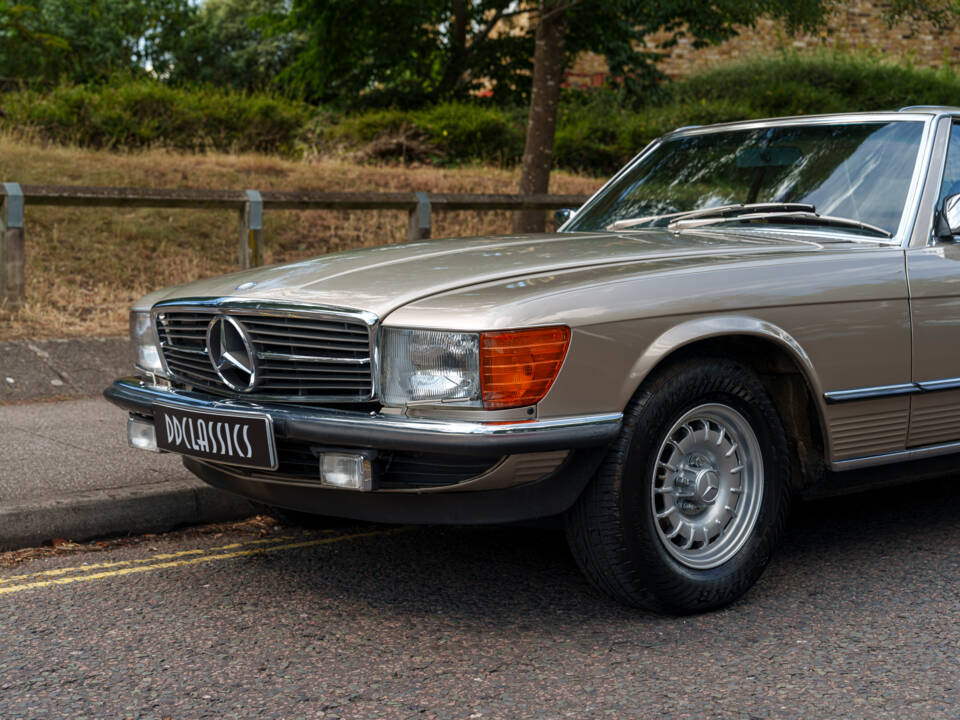 Image 8/23 of Mercedes-Benz 380 SL (1985)