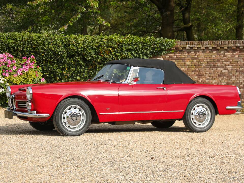 Image 13/50 of Alfa Romeo 2600 Spider (1962)