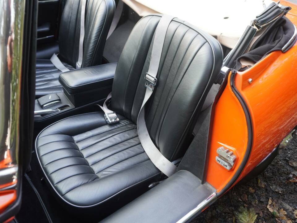 Image 12/18 de Jaguar E-Type (1968)