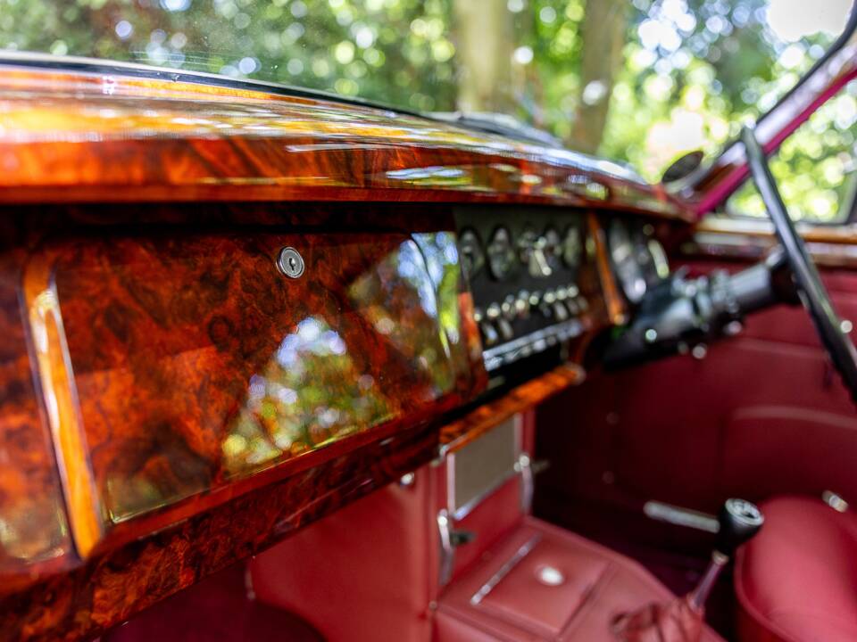 Image 42/50 de Jaguar Mk II 2.4 (1967)