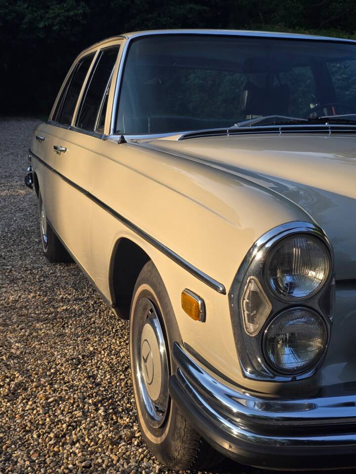 Image 32/62 of Mercedes-Benz 280 SE (1971)