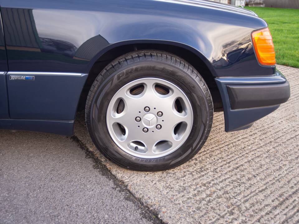 Bild 26/30 von Mercedes-Benz 300 CE (1992)