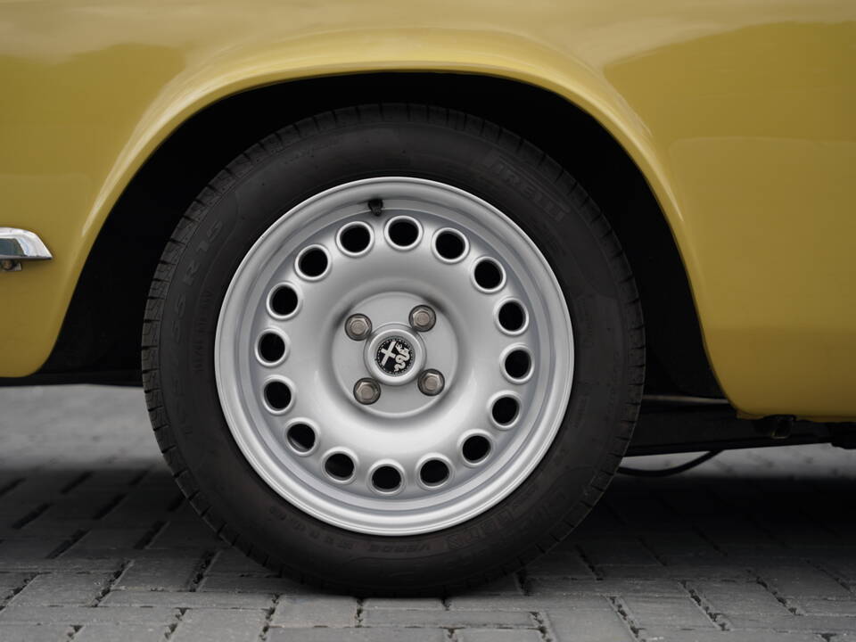 Bild 45/50 von Alfa Romeo 2000 GT Veloce (1975)