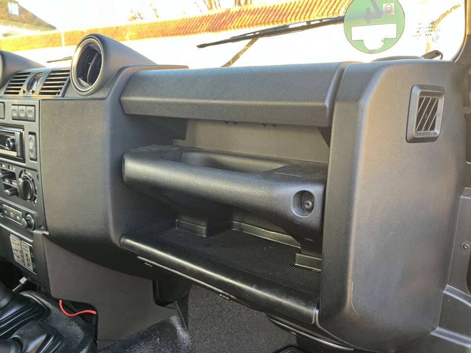 Image 64/93 of Land Rover Defender 110 (2014)