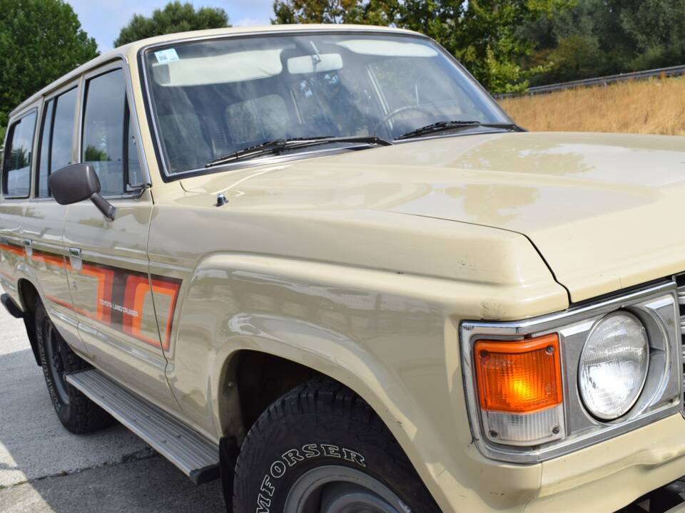 Image 18/24 of Toyota Land Cruiser FJ 60 (1984)
