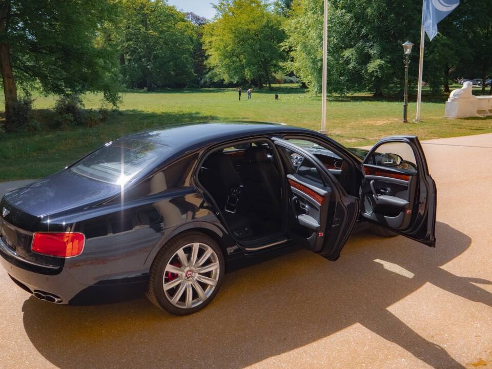 Imagen 46/68 de Bentley Flying Spur V8 S (2017)