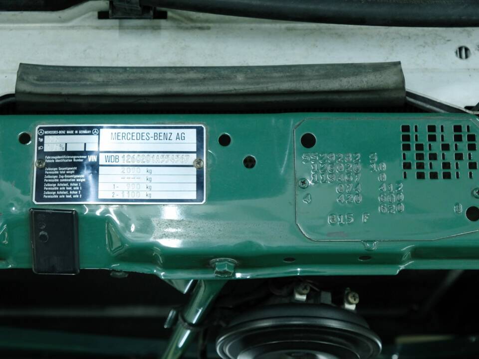 Bild 13/50 von Mercedes-Benz 260 SE (1990)