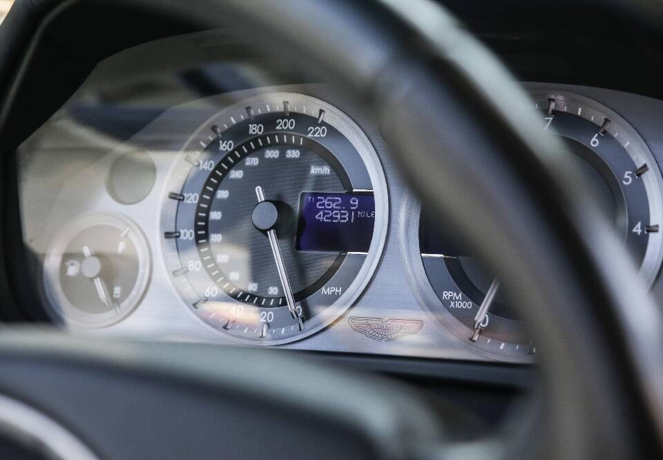 Bild 10/30 von Aston Martin DB 9 Volante (2006)