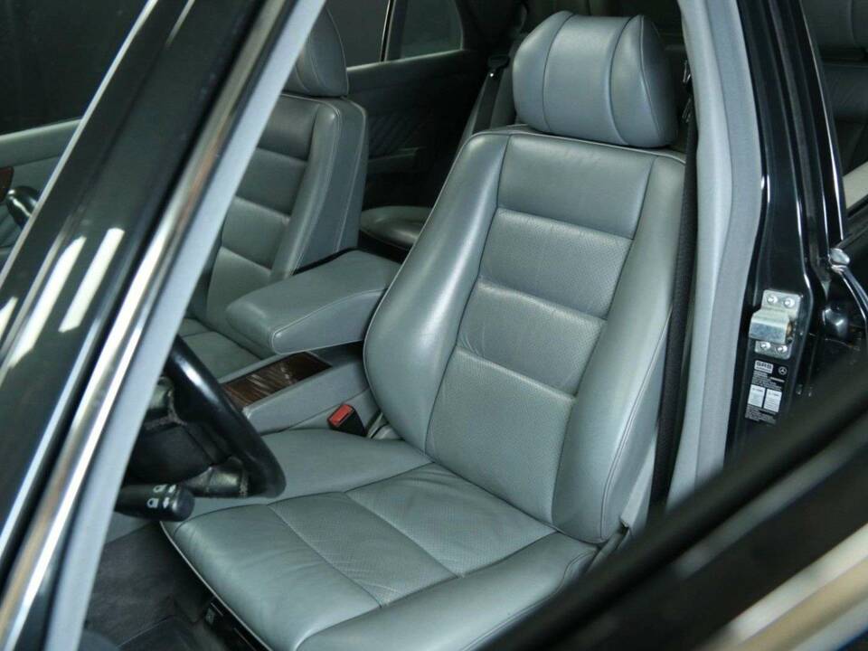 Image 11/30 of Mercedes-Benz 560 SEL (1989)