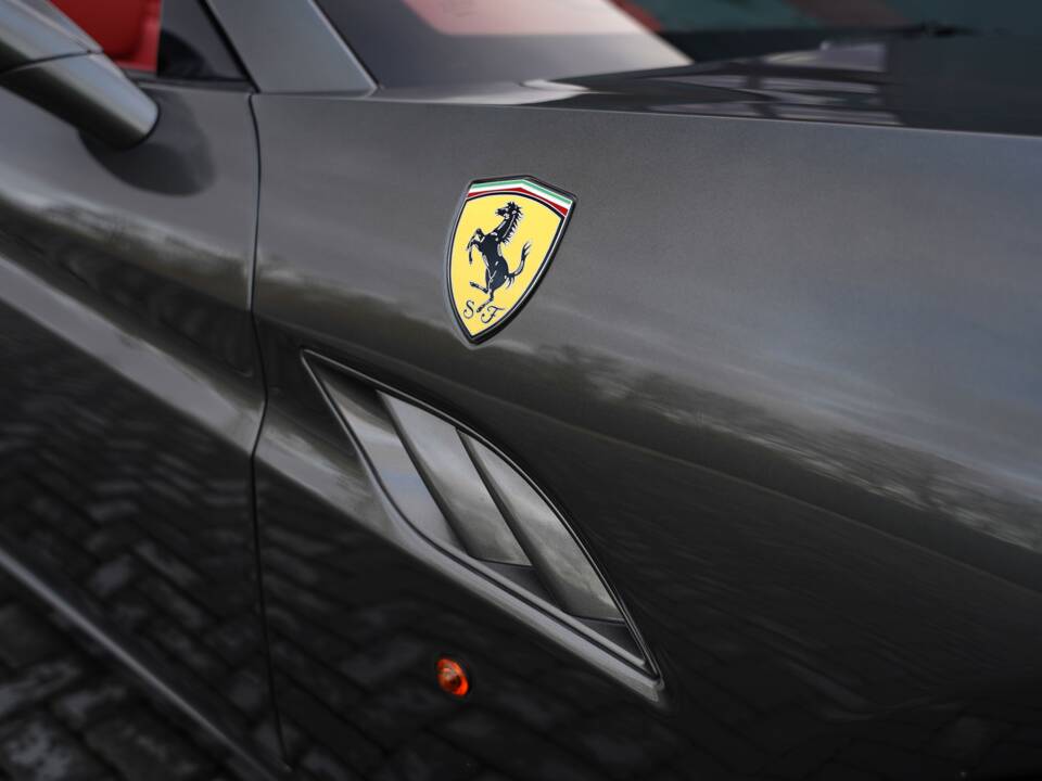 Image 40/50 of Ferrari California (2009)