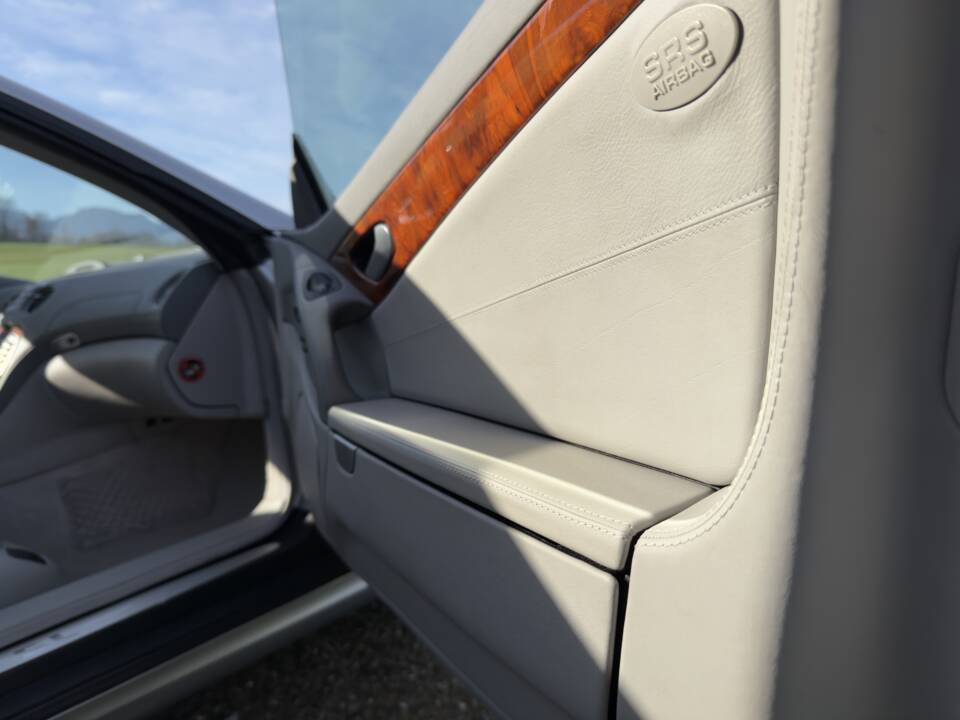 Image 55/89 of Mercedes-Benz SL 500 (2002)