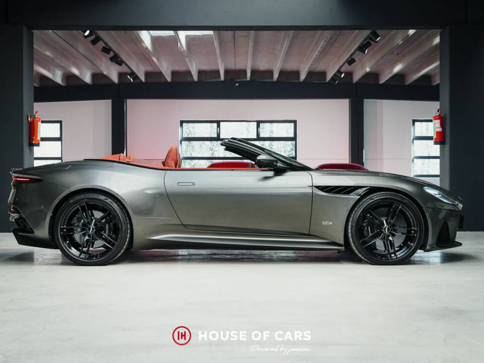 Image 5/25 of Aston Martin DBS Superleggera Volante (2020)