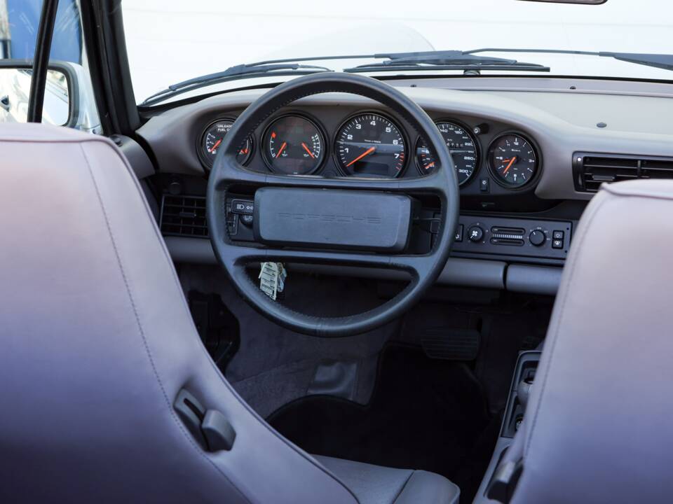 Image 23/46 of Porsche 911 Carrera 2 (1991)
