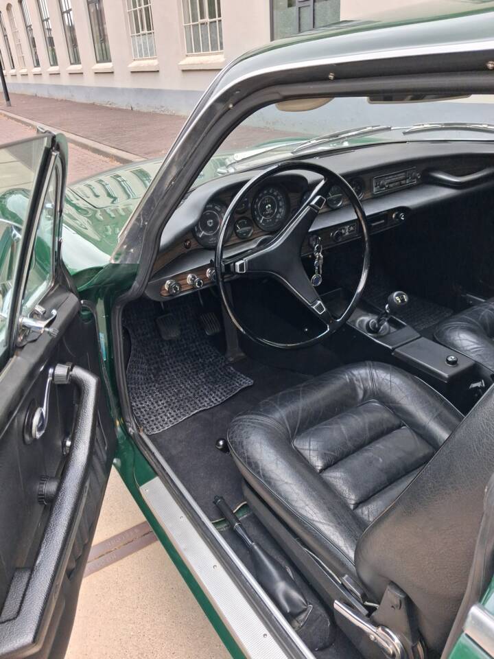 Image 8/34 of Volvo 1800 ES (1972)