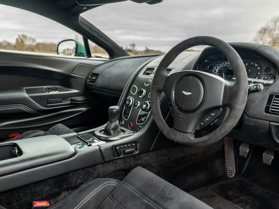 Image 4/65 de Aston Martin Vantage GT8 (2017)