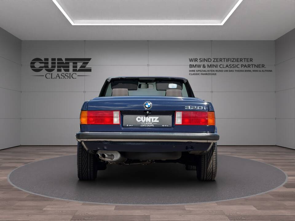 Image 4/27 of BMW 320i (1990)