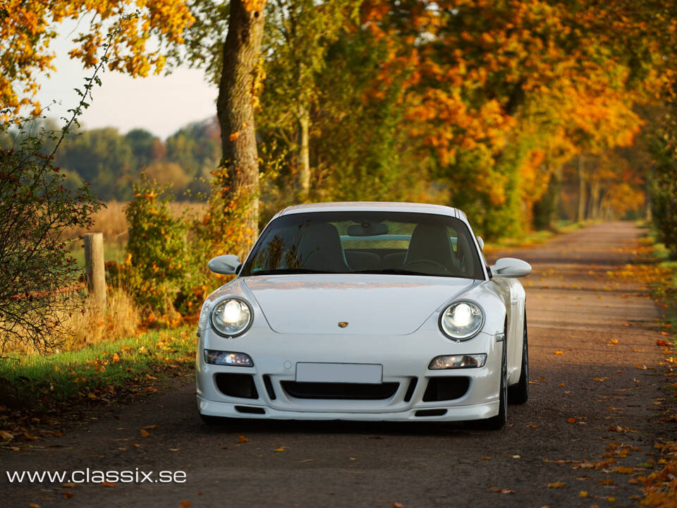 Image 4/25 de Porsche 911 Carrera S (2005)