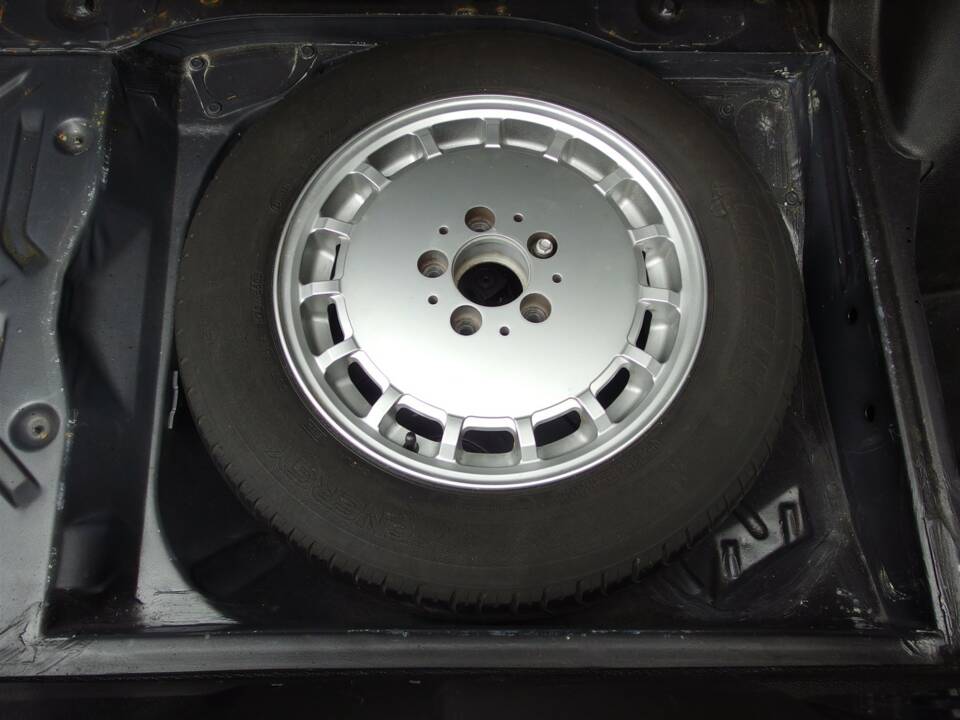 Immagine 69/98 di Mercedes-Benz 190 E 2.3-16 (1985)