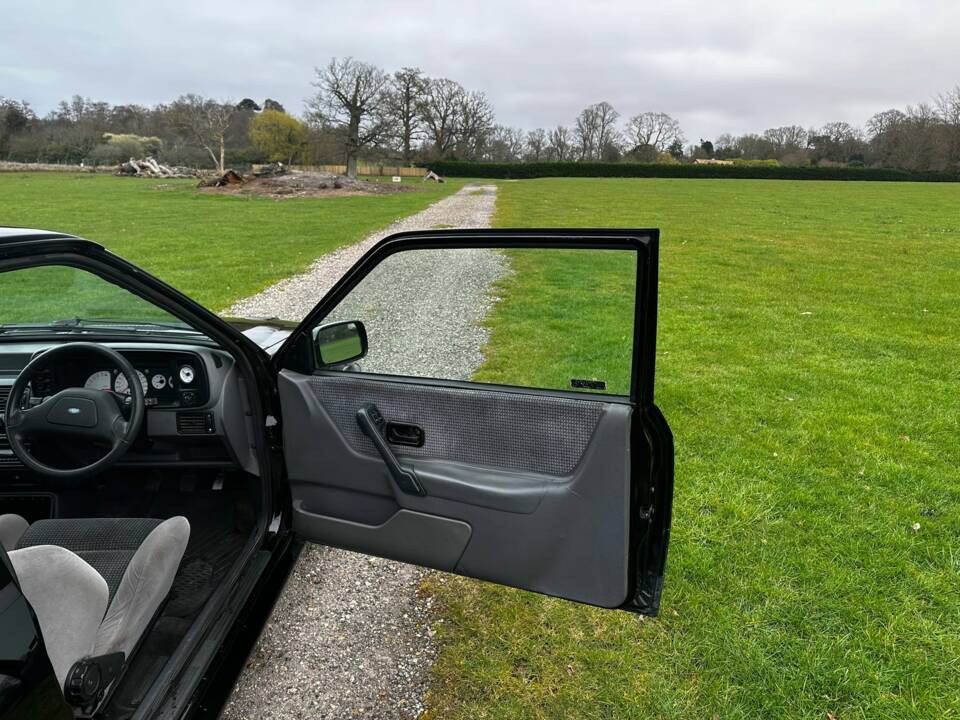 Image 18/38 de Ford Escort turbo RS (1990)