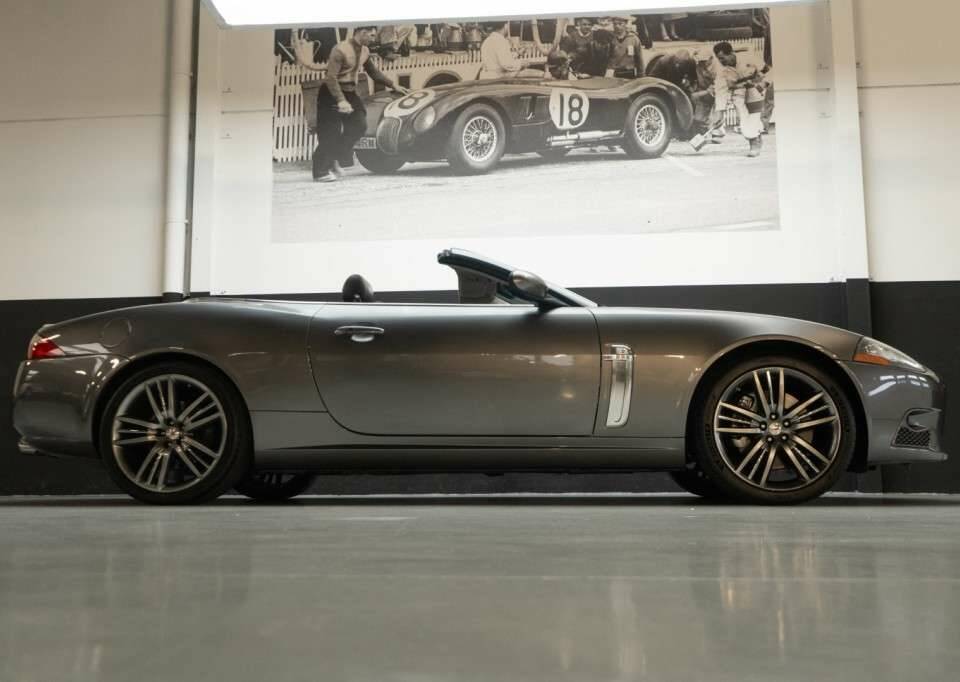 Image 17/46 of Jaguar XKR (2008)