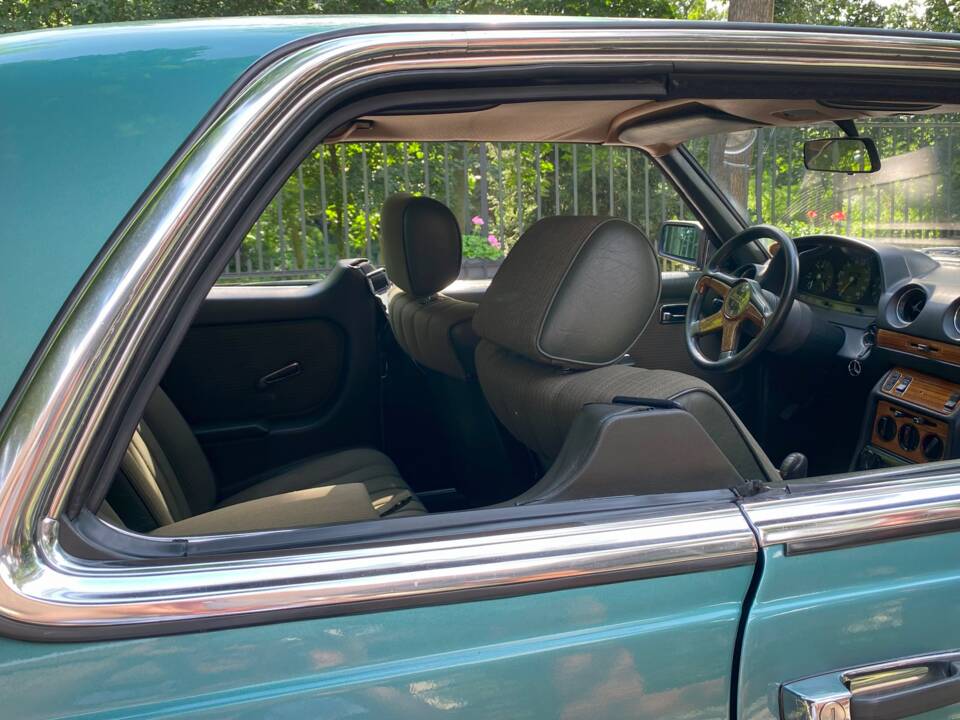 Image 22/66 of Mercedes-Benz 230 CE (1981)