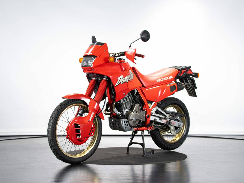 Image 8/50 de Honda NX 650 Dominator (1990)