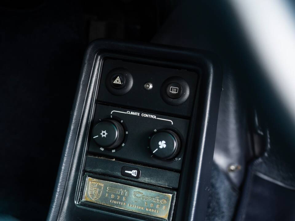 Image 21/50 of Porsche 911 Turbo LE (1989)