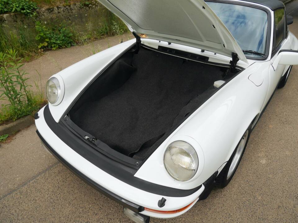 Image 22/25 of Porsche 911 Carrera 3.0 (1976)