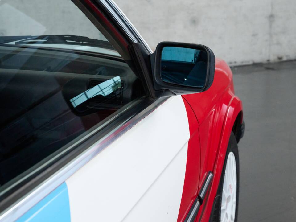 Bild 31/50 von BMW 325i (1986)