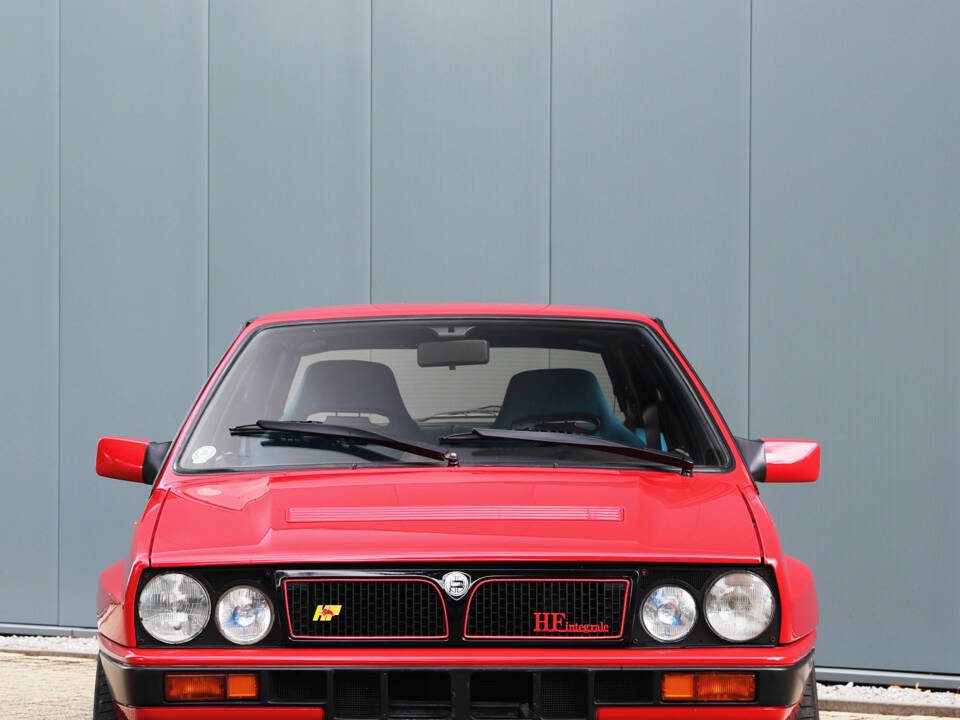 Image 11/41 of Lancia Delta HF Integrale (1989)