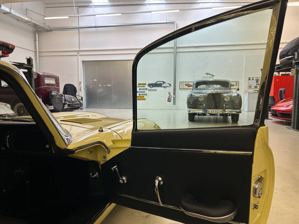 Image 16/28 de Jaguar Type E 4.2 (1965)