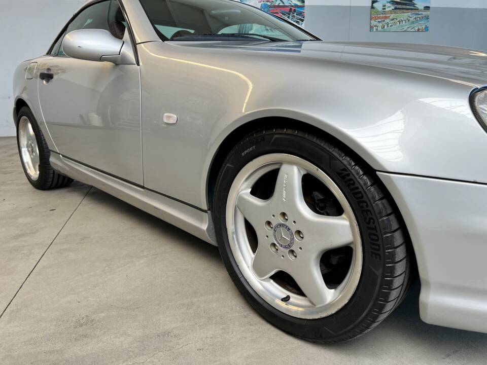 Image 10/40 de Mercedes-Benz SLK 230 Kompressor (1998)