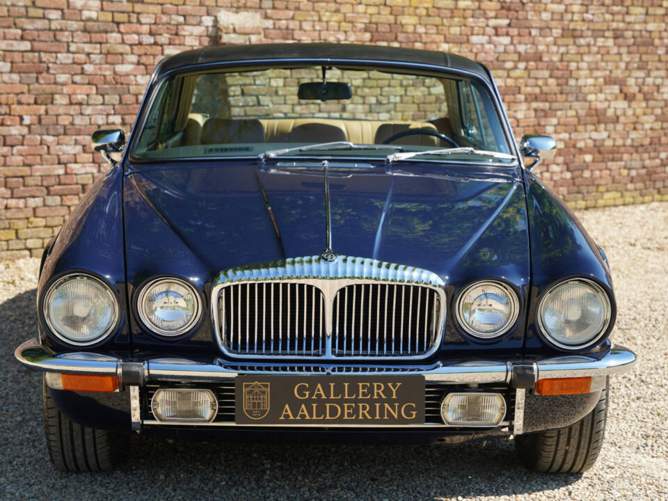 Image 5/50 of Jaguar XJ 6 C 4.2 (1977)