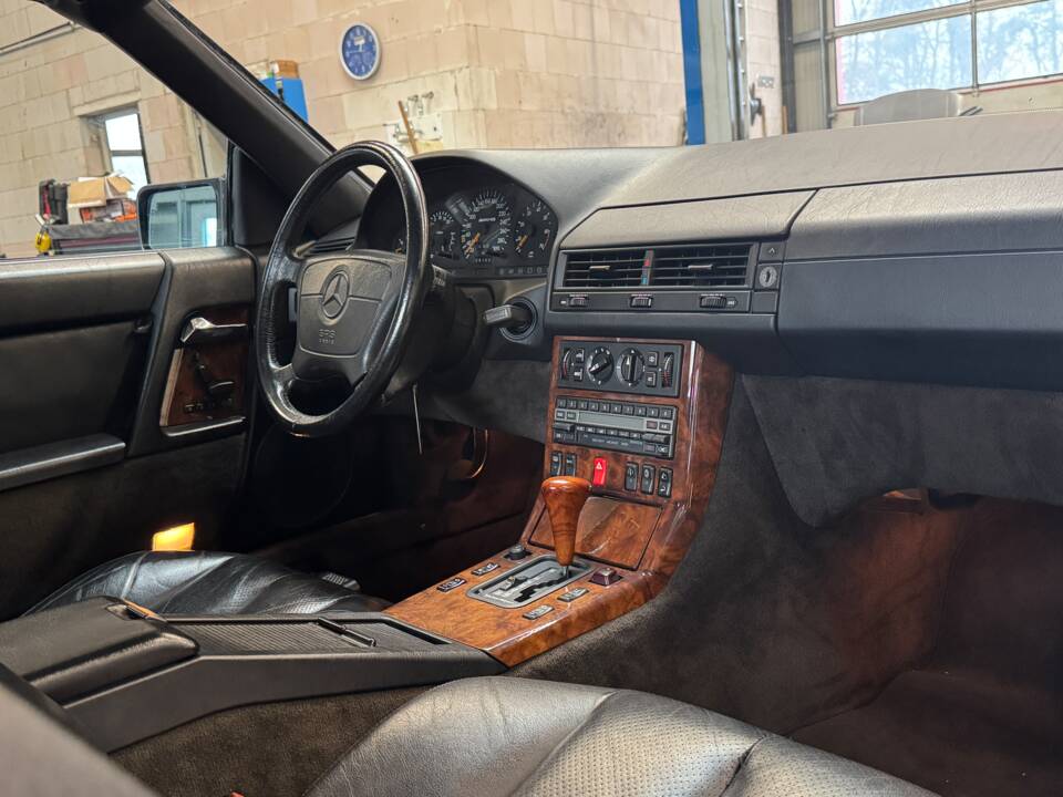 Imagen 23/46 de Mercedes-Benz 500 SL 6.0 AMG (1992)