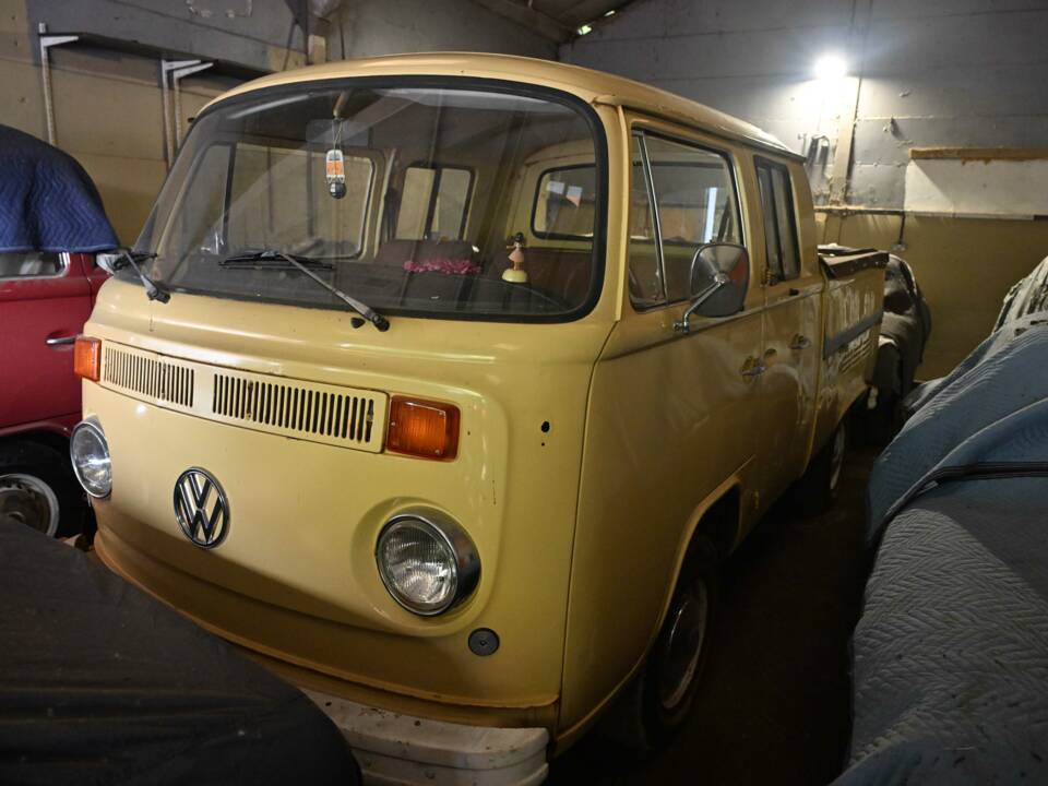 Image 15/23 of Volkswagen T2b Pickup Double Cabin (1978)