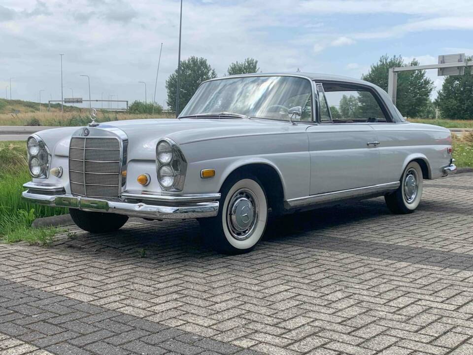 Imagen 7/8 de Mercedes-Benz 220 SE b (1963)
