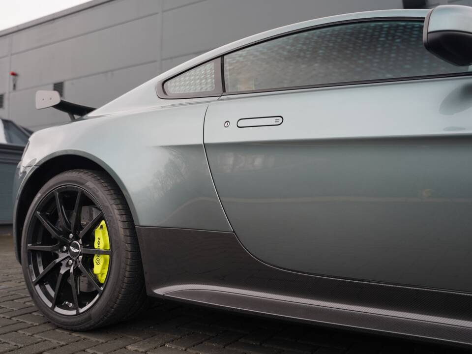 Bild 45/50 von Aston Martin V12 Vantage AMR (2017)