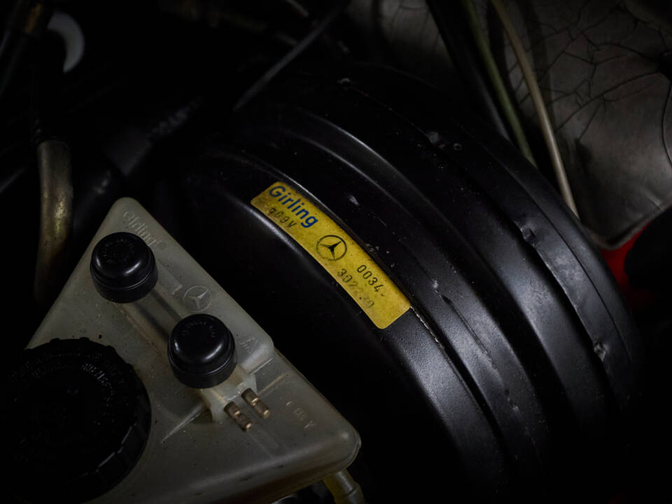 Image 71/89 of Mercedes-Benz 560 SL (1986)