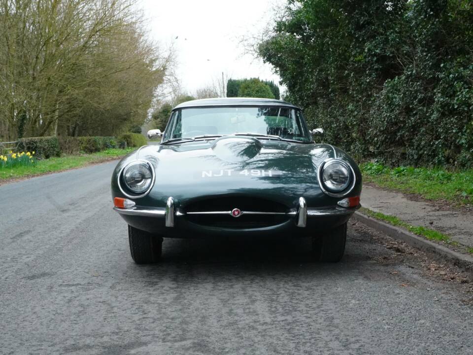 Afbeelding 2/25 van Jaguar E-Type (1970)