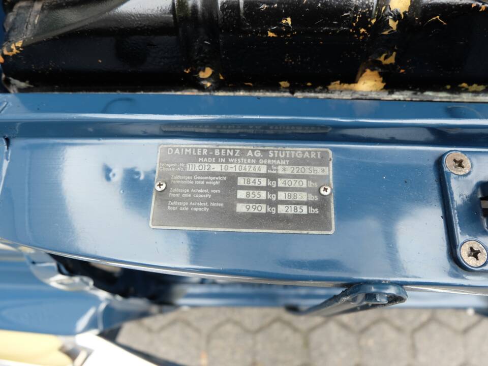 Image 72/76 de Mercedes-Benz 220 S b (1963)