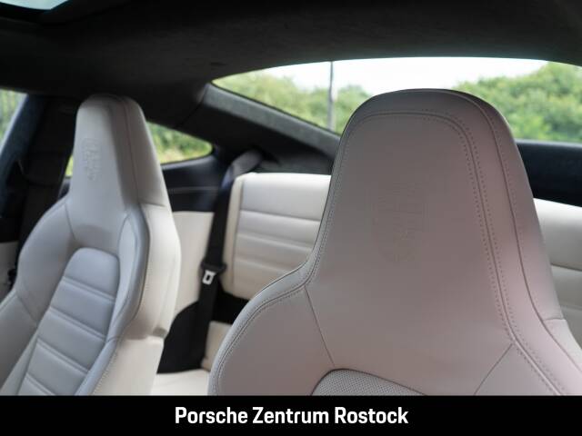 Image 17/35 de Porsche 911 Carrera GTS (2026)