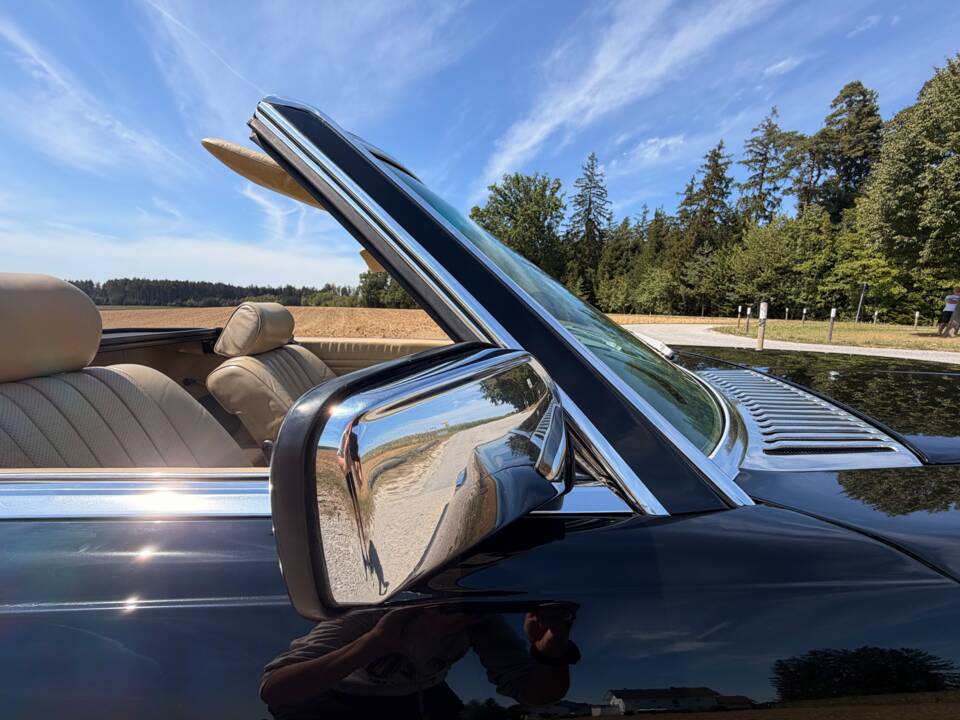 Image 12/22 de Mercedes-Benz 500 SL (1983)