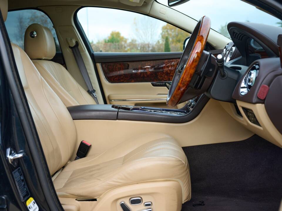 Bild 4/50 von Jaguar XJ 5.0 (2011)