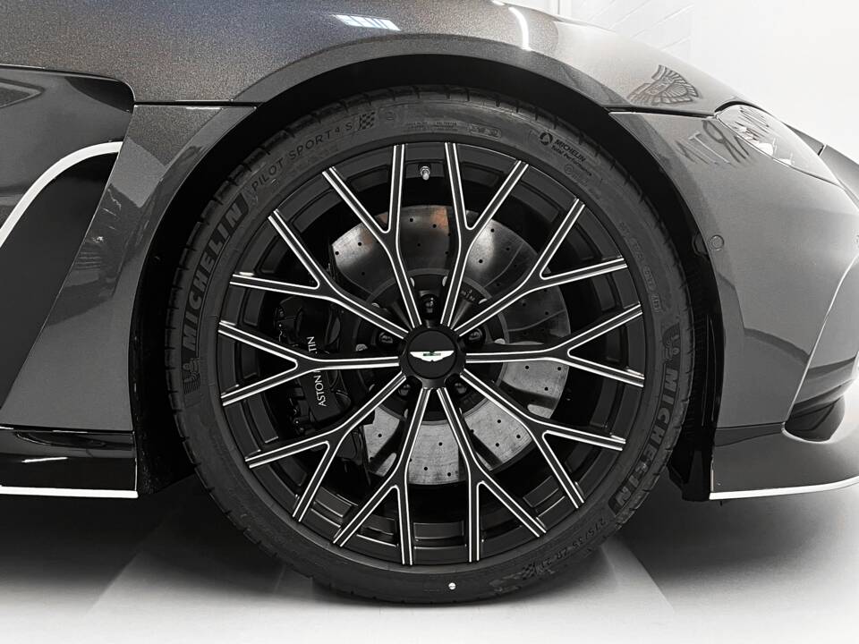 Bild 11/25 von Aston Martin V12 Vantage (2022)