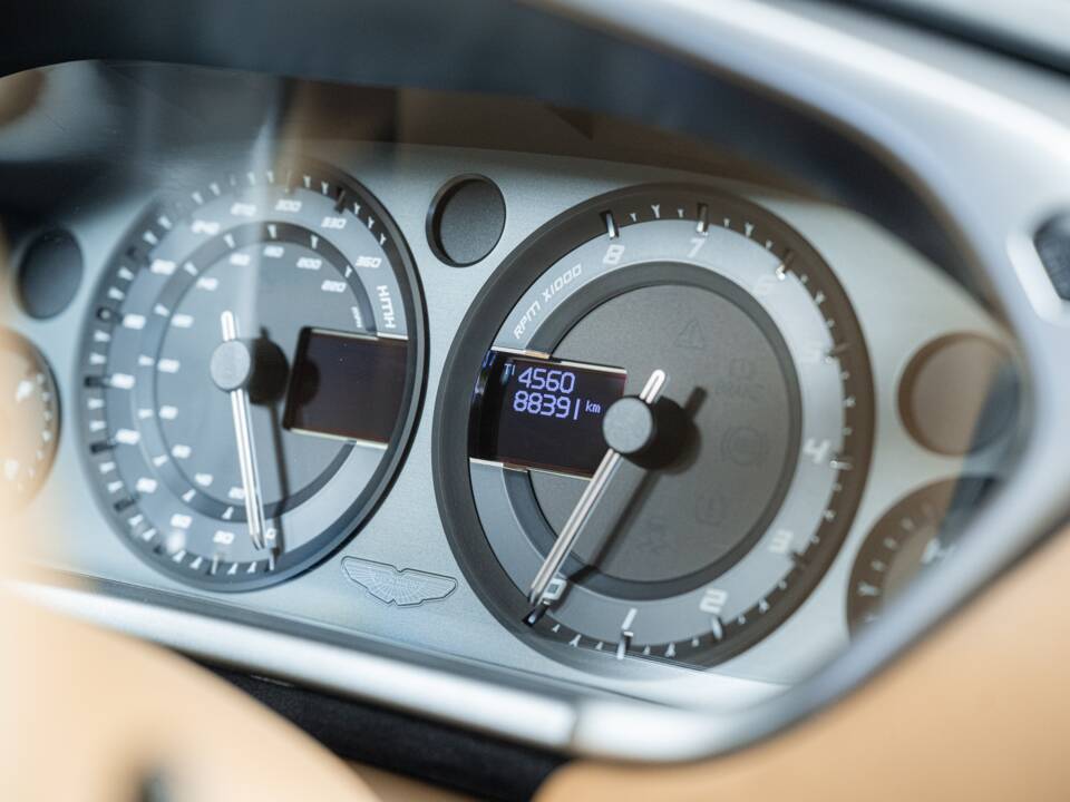 Image 13/32 of Aston Martin Vanquish (2013)