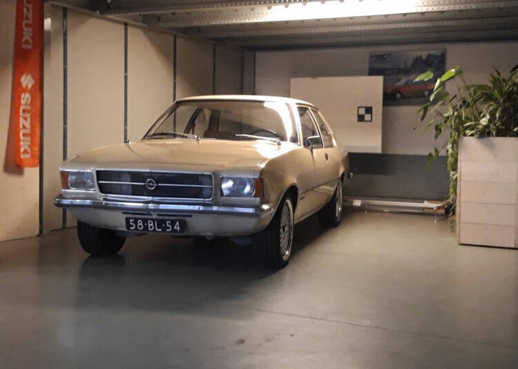 Image 4/5 of Opel Rekord 1700 (1974)