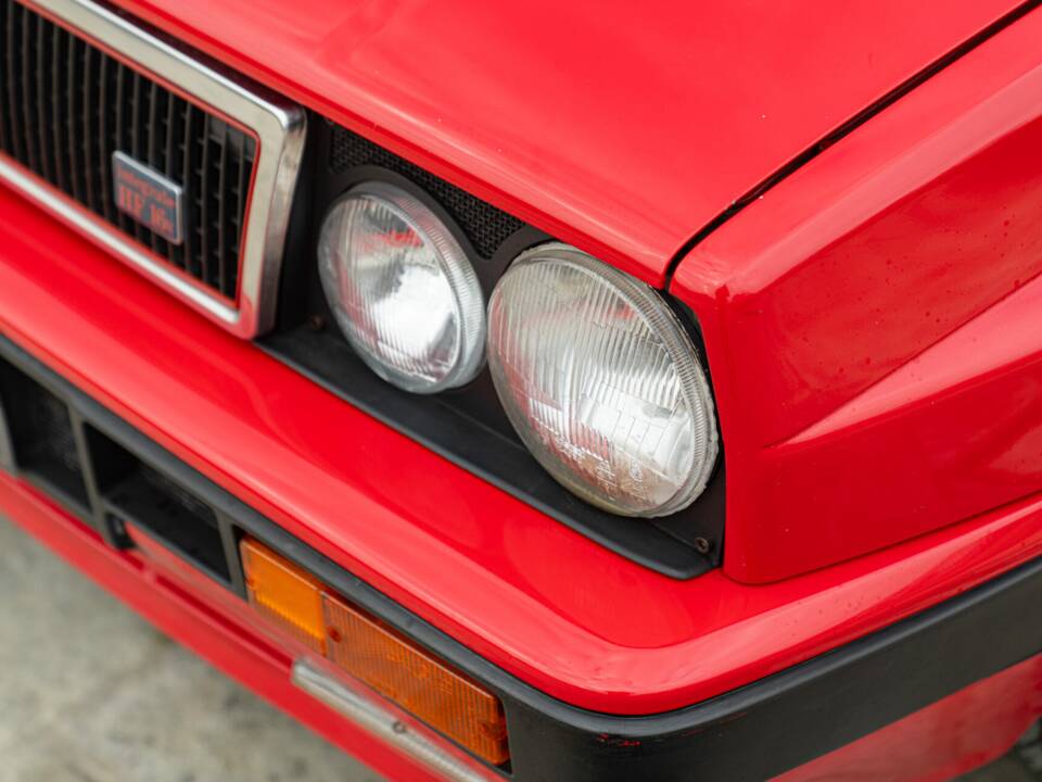 Image 11/50 of Lancia Delta HF Integrale 16V (1989)