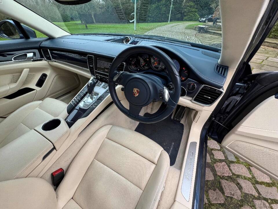 Immagine 18/36 di Porsche Panamera 4S (2009)