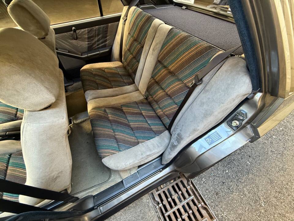 Image 25/35 of Lancia Delta HF Integrale 16V (1990)
