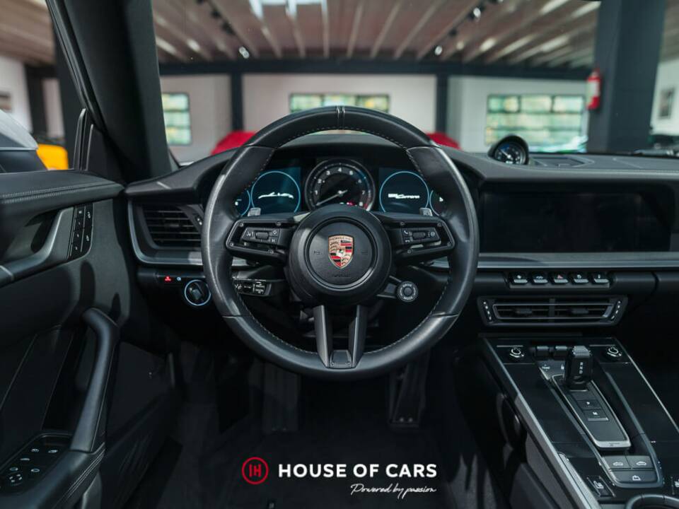 Image 16/25 of Porsche 911 Carrera (2023)